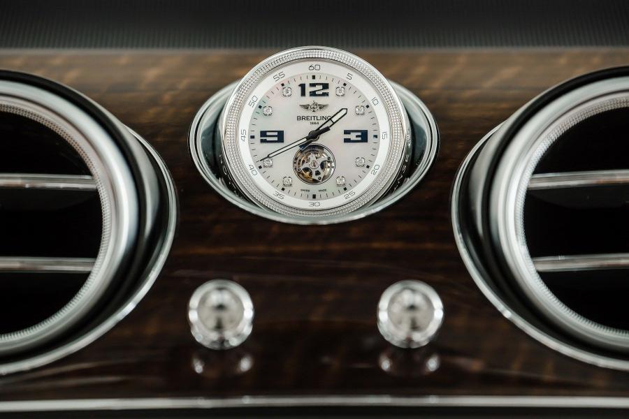 Детали интерьера Bentley Bentayga 2016 года  (WW) (фото 42 из 45)